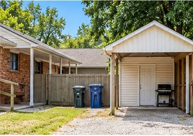 Photo 4 of House for sale at 320 N Cleveland Ave, Sherman, TX 75090 | MLS# 21227961 | Listing updated on 2026-10-06