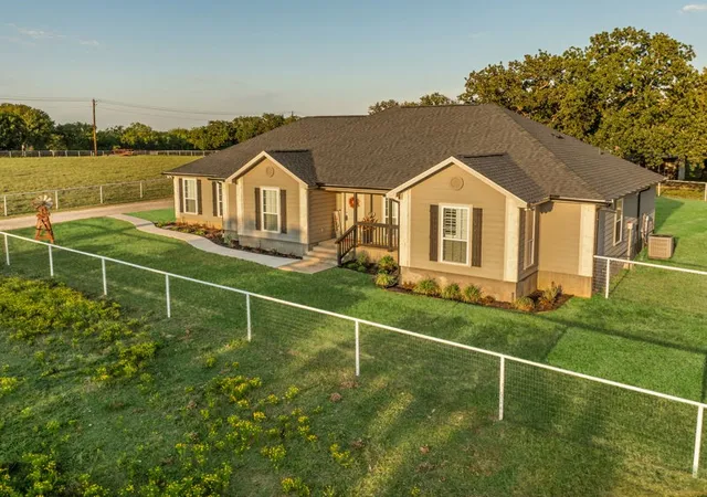 Photo 1 of Single family home for sale at 175 Porter Rd, Argyle, TX 76226 | MLS# 21237310 | Listing updated on 2026-08-22