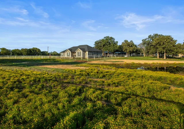 Photo 2 of Single family home for sale at 175 Porter Rd, Argyle, TX 76226 | MLS# 21237310 | Listing updated on 2026-08-22