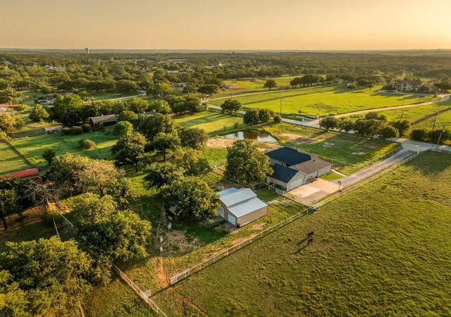 Photo 3 of Single family home for sale at 175 Porter Rd, Argyle, TX 76226 | MLS# 21237310 | Listing updated on 2026-08-22