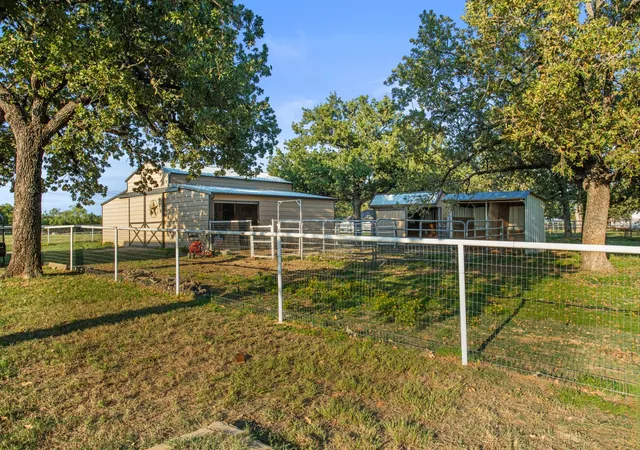 Photo 4 of Single family home for sale at 175 Porter Rd, Argyle, TX 76226 | MLS# 21237310 | Listing updated on 2026-08-22