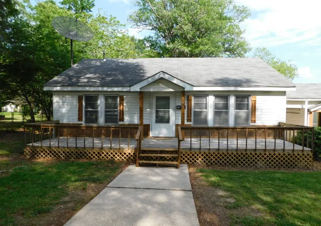 Photo 1 of Single family home for sale at 105 Nw 2nd, Springhill, LA 71075 | MLS# 21242356 | Listing updated on 2026-08-20
