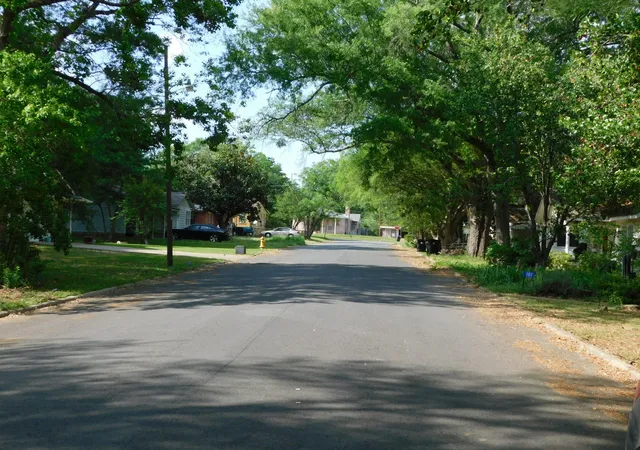 Photo 3 of Single family home for sale at 105 Nw 2Nd, Springhill, LA 71075 | MLS# 21242356 | Listing updated on 2026-08-20