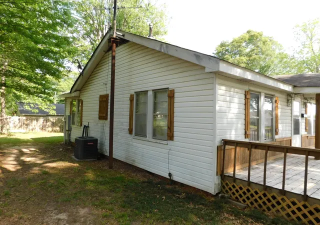 Photo 4 of Single family home for sale at 105 Nw 2Nd, Springhill, LA 71075 | MLS# 21242356 | Listing updated on 2026-08-20