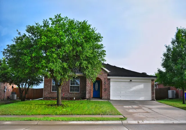 Homes for sale in Krum, TX | 1510 Sequoia Dr, Krum, TX 76249 | MLS# 21233055