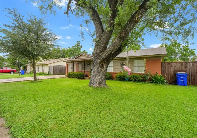 Photo 2 of Single family home for sale at 15138 Marsha Dr, Balch Springs, TX 75180 | MLS# 21242387 | Listing updated on 2026-07-25