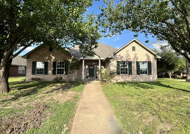 Photo 1 of Single family home for sale at 2700 Boyd St, Ennis, TX 75119 | MLS# 21242469 | Listing updated on 2026-09-25