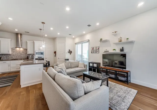 3rd image of 7832 Verona Pl, Dallas, TX 75231 | MLS# 21236605