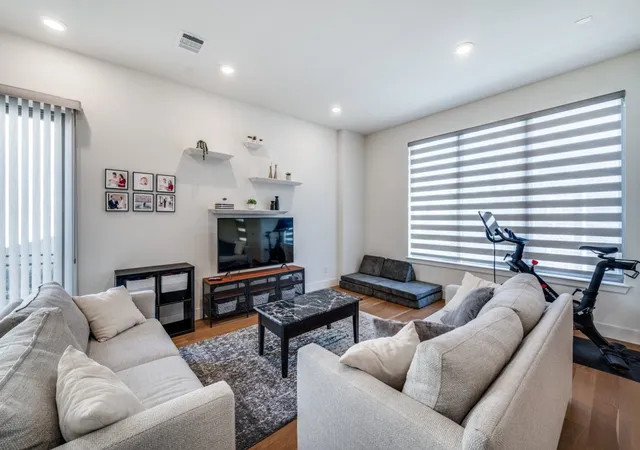 5th image of 7832 Verona Pl, Dallas, TX 75231 | MLS# 21236605