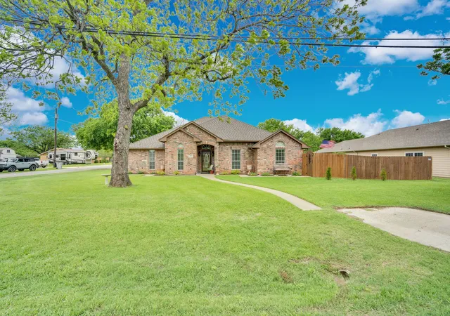 Photo 2 of Single family home for sale at 502 Main St, Maypearl, TX 76064 | MLS# 21241880 | Listing updated on 2026-08-24