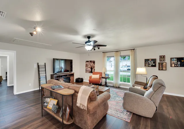 Photo 3 of Single family home for sale at 502 Main St, Maypearl, TX 76064 | MLS# 21241880 | Listing updated on 2026-08-24