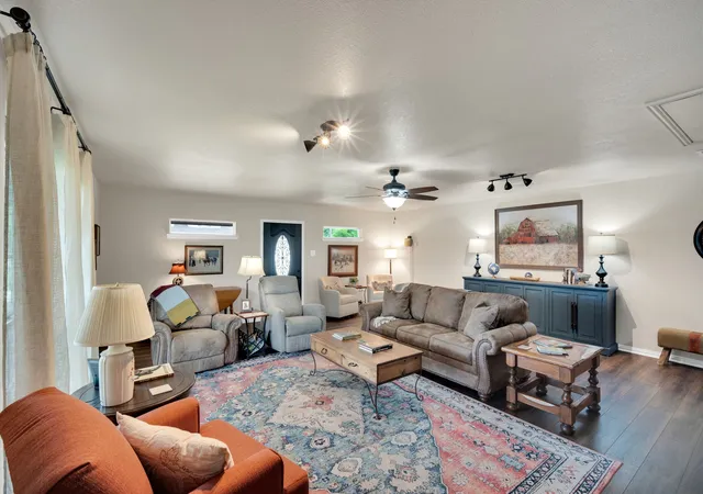 Photo 4 of Single family home for sale at 502 Main St, Maypearl, TX 76064 | MLS# 21241880 | Listing updated on 2026-08-24