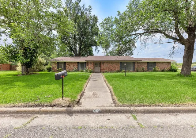 Homes for sale in Sulphur Springs, TX | 300 Merrell, Sulphur Springs, TX 75482 | MLS# 21242606