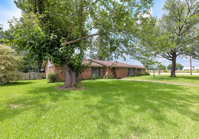 Homes for sale in Sulphur Springs, TX | 300 Merrell, Sulphur Springs, TX 75482 | MLS# 21242606