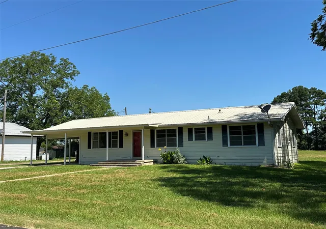 Homes for sale in Bogata, TX | 711 Clarksville Rd, Bogata, TX 75417 | MLS# 21242644