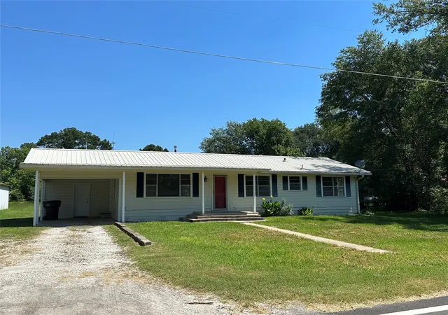 Homes for sale in Bogata, TX | 711 Clarksville Rd, Bogata, TX 75417 | MLS# 21242644