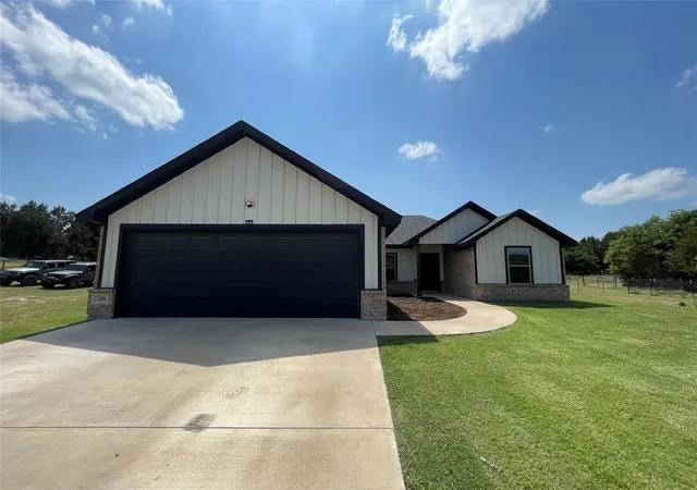 Homes for sale in Weatherford, TX | 108 Ronnie Ln, Weatherford, TX 76088 | MLS# 21242678
