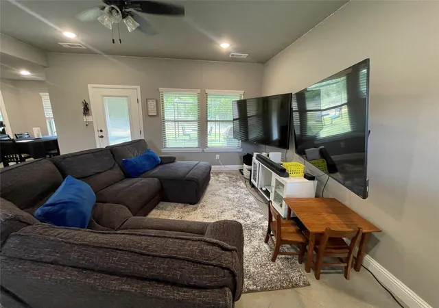 Homes for sale in Weatherford, TX | 108 Ronnie Ln, Weatherford, TX 76088 | MLS# 21242678