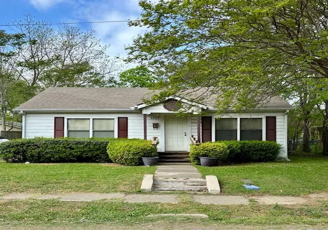 Homes for sale in Commerce, TX | 1307 Church St, Commerce, TX 75428 | MLS# 21238379