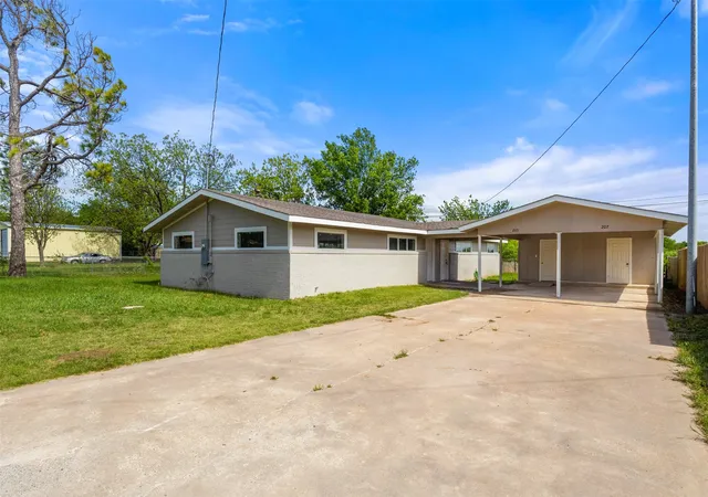 Photo 1 of Single family home for sale at 205 April St, Bowie, TX 76230 | MLS# 21241904 | Listing updated on 2026-08-17