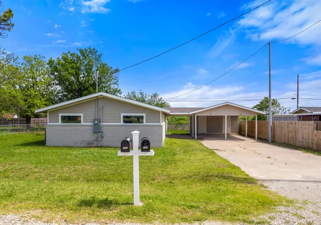 Photo 3 of Single family home for sale at 205 April St, Bowie, TX 76230 | MLS# 21241904 | Listing updated on 2026-08-17