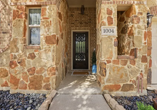 Photo 3 of Single family home for sale at 1004 Tara Dr, Burleson, TX 76028 | MLS# 21237739 | Listing updated on 2026-09-15
