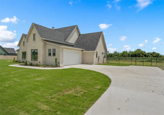 Photo 3 of Single family home for sale at 358 Lacek Mill Rd, China Spring, TX 76633 | MLS# 21242477 | Listing updated on 2026-08-19