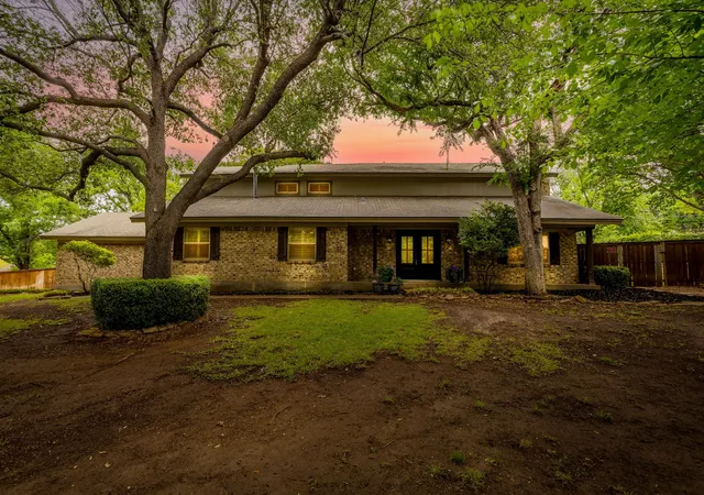 Photo 1 of Sale Pending at 104 Wildwood Ct, Azle, TX 76020 | MLS# 21242757 | Listing updated on 2026-07-28