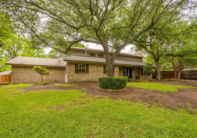 Photo 3 of Sale Pending at 104 Wildwood Ct, Azle, TX 76020 | MLS# 21242757 | Listing updated on 2026-07-28