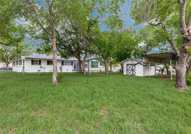 Homes for sale in Bowie, TX | 501 Lindsey St, Bowie, TX 76230 | MLS# 21239961