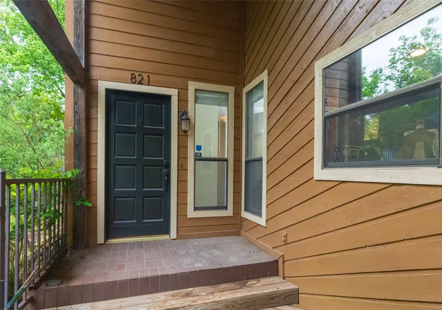 Photo 2 of Sale Pending at 821 Cherlynne Dr, Cedar Hill, TX 75104 | MLS# 21242665 | Listing updated on 2026-07-16