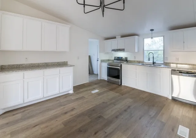 Photo 2 of Manufactured home for sale at 4549 Arrowhead Dr, Weatherford, TX 76087 | MLS# 21242808 | Listing updated on 2026-10-02