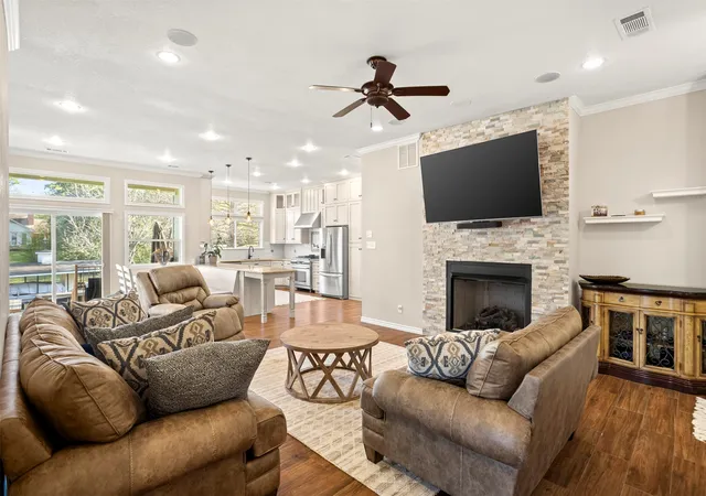 Photo 3 of Single family home for sale at 116 1St Oak Dr, Mabank, TX 75156 | MLS# 21241116 | Listing updated on 2026-08-17
