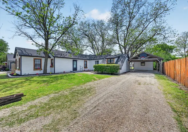 Homes for sale in Cleburne, TX | 614 Bellevue Dr, Cleburne, TX 76033 | MLS# 21213695