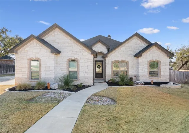 Photo 2 of Single family home for sale at 102 Rancho Del Lago Ln, Belton, TX | MLS# 21242751 | Listing updated on 2026-09-02