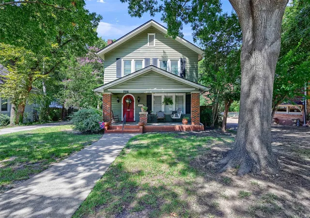 Photo 1 of Single family home for sale at 706 N Woods St, Sherman, TX 75092 | MLS# 21242613 | Listing updated on 2026-08-19