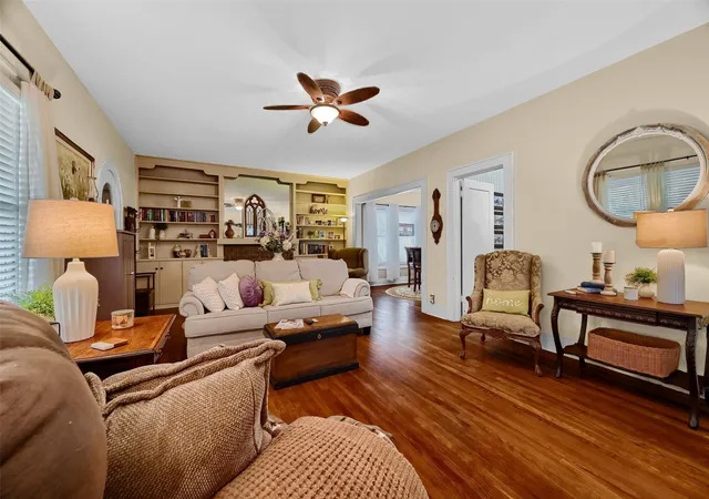 Photo 4 of Single family home for sale at 706 N Woods St, Sherman, TX 75092 | MLS# 21242613 | Listing updated on 2026-08-19