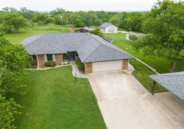 Photo 4 of Sale Pending at 710 Upper Denton Rd, Weatherford, TX 76085 | MLS# 21242538 | Listing updated on 2026-07-21