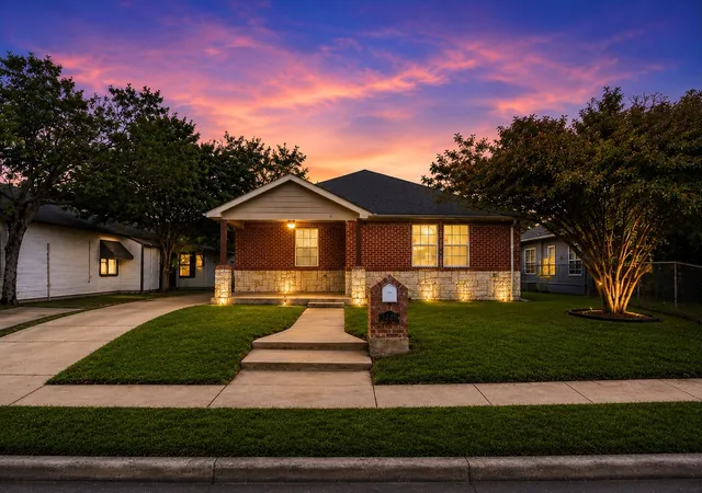 Photo 2 of Single family home for sale at 2446 Catherine St, Dallas, TX 75211 | MLS# 21238788 | Listing updated on 2026-10-05