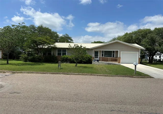 Homes for sale in Hamilton, TX | 406 S Williams St, Hamilton, TX 76531 | MLS# 21237752