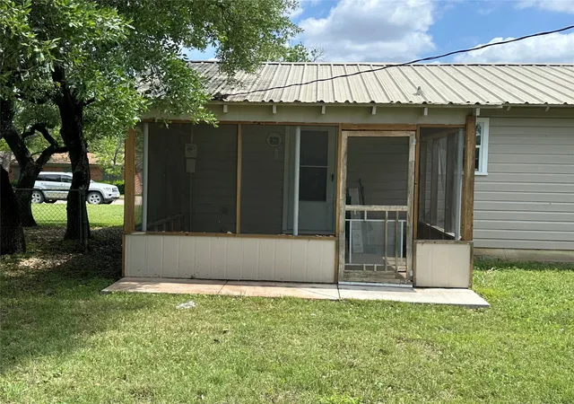 Homes for sale in Hamilton, TX | 406 S Williams St, Hamilton, TX 76531 | MLS# 21237752