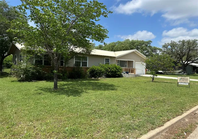 Homes for sale in Hamilton, TX | 406 S Williams St, Hamilton, TX 76531 | MLS# 21237752