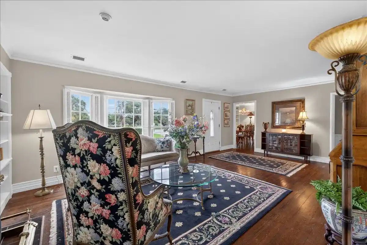 Photo 1 of Single family home for sale at 3505 White Settlement Rd, Fort Worth, TX 76107 | MLS# 21240358 | Listing updated on 2026-10-22