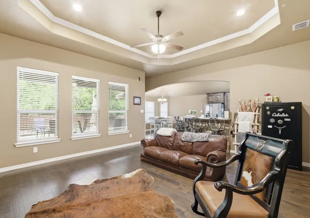 Photo 3 of Single family home for sale at 940 Elk Ridge Dr, Stephenville, TX 76401 | MLS# 21241473 | Listing updated on 2026-09-18