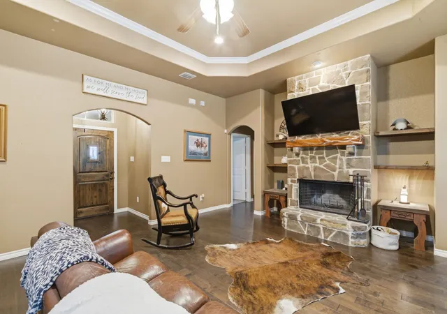 Photo 3 of Single family home for sale at 940 Elk Ridge Dr, Stephenville, TX 76401 | MLS# 21241473 | Listing updated on 2026-09-18