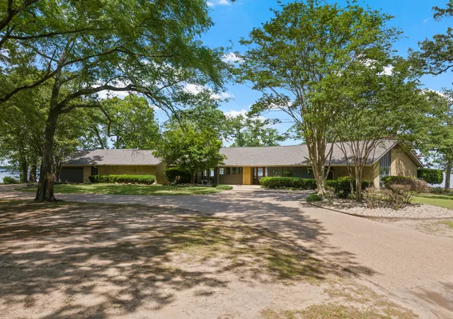 Homes for sale in Pittsburg, TX | 360 County Road 2136, Pittsburg, TX 75686 | MLS# 21242051