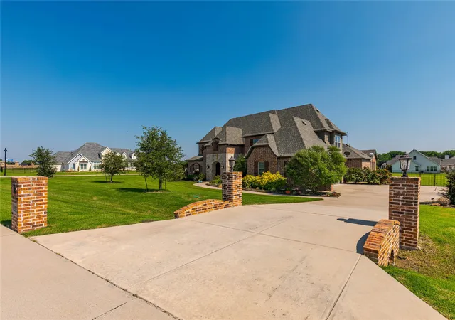 Photo 2 of Mansion for sale at 835 Bentwater Dr, Allen, TX 75002 | MLS# 21243160 | Listing updated on 2026-08-20