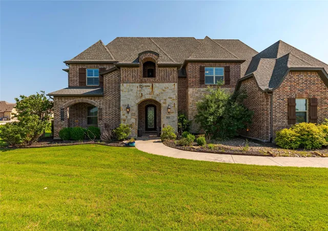 Photo 3 of Mansion for sale at 835 Bentwater Dr, Allen, TX 75002 | MLS# 21243160 | Listing updated on 2026-08-20