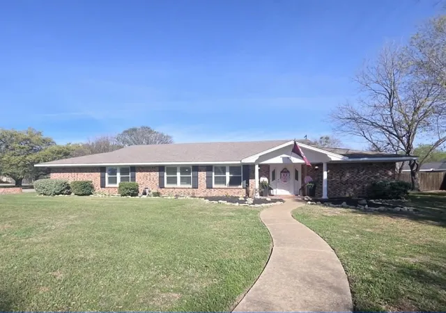 Homes for sale in Mexia, TX | 901 Hillandale St, Mexia, TX 76667 | MLS# 21234959