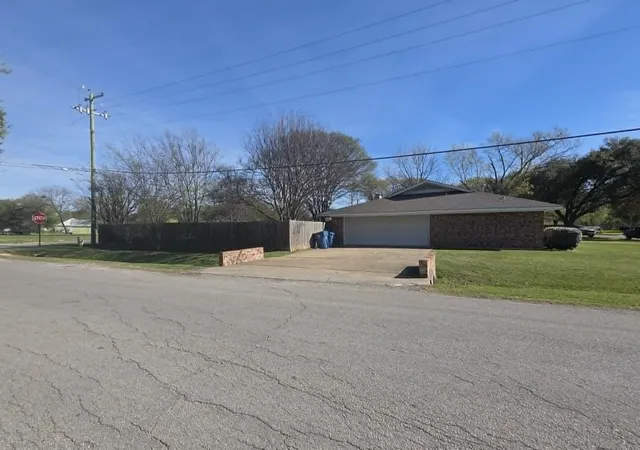 Homes for sale in Mexia, TX | 901 Hillandale St, Mexia, TX 76667 | MLS# 21234959